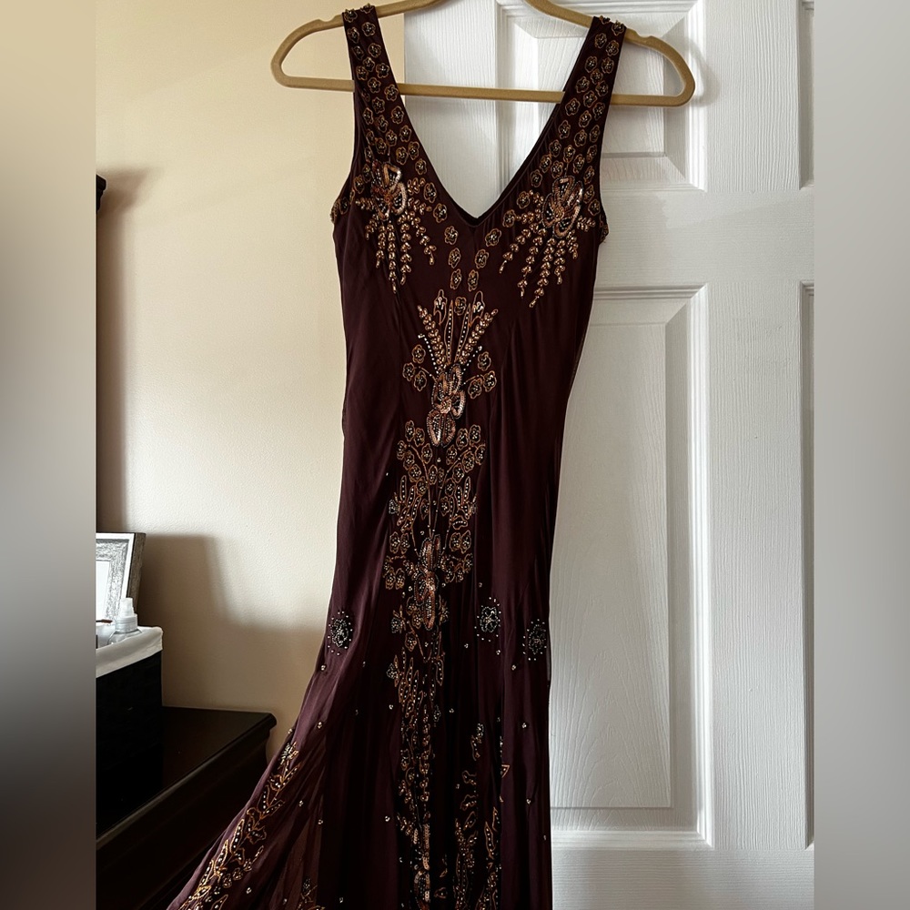 Early 00’s slim fitting gown